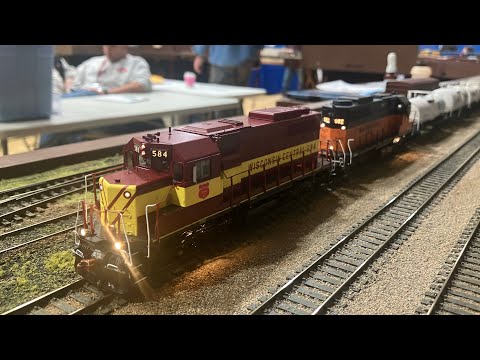 Here are the highlights of the Train Show At Vernon Center Middle School 11/10/2024 (Part 1)This Features Conrail C40-8W, Lionel Amtrak F40PH Hauling Amfleets and Amfleet Cab Car, ScaleTrains Museum Quality Wisconsin Central and Milwaukee Road SDL39, Indiana Harbor Belt, BNSF ET44 Hauling Autoracks and many others.Enjoy The Show! Train Show At Vernon Center Middle School 11/10/2024 (Part 1)