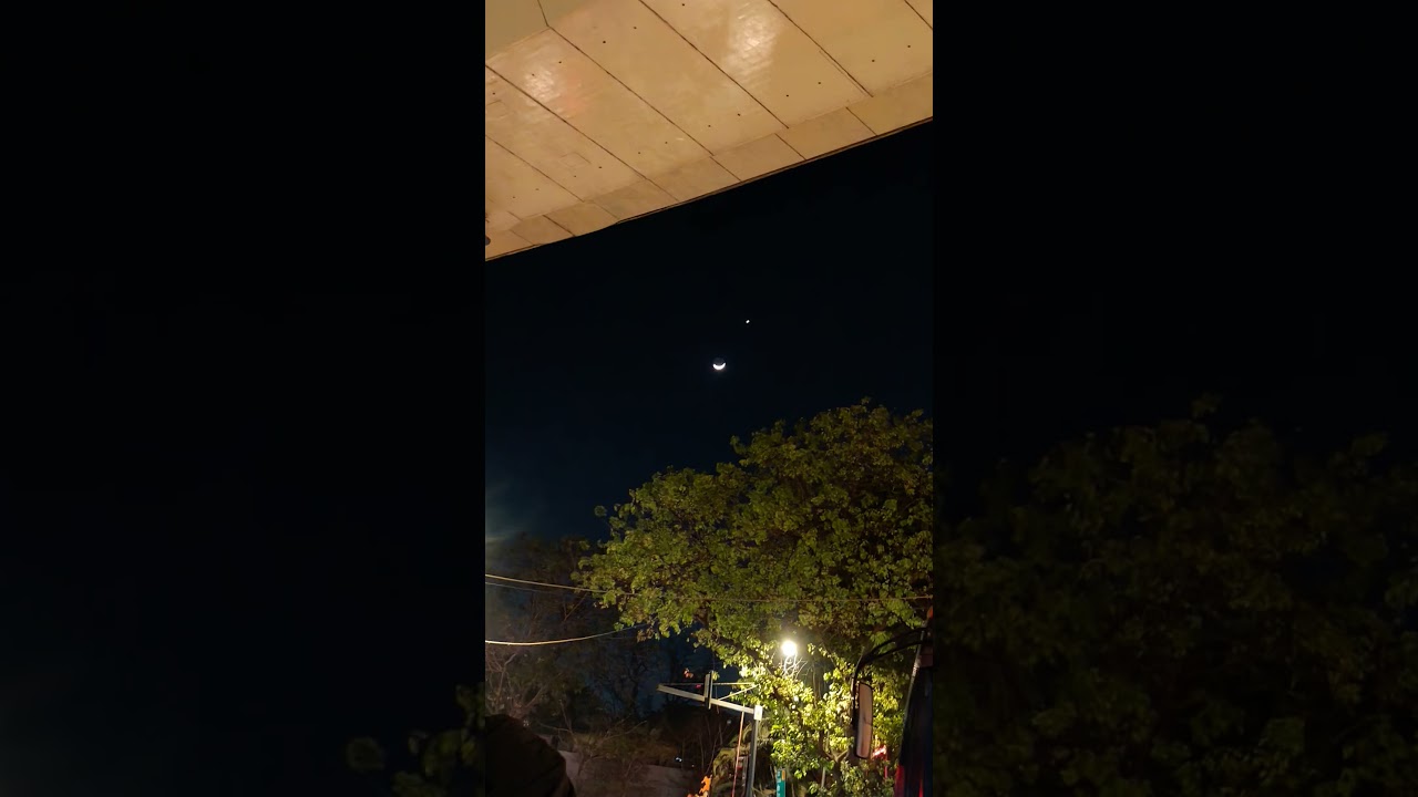 Adha chand 🌙 ⭐  kitna mast najara hai