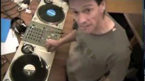 iCrates DJ Tutorial with Ellaskins of djtutor.com | Beat mix without touching the platter