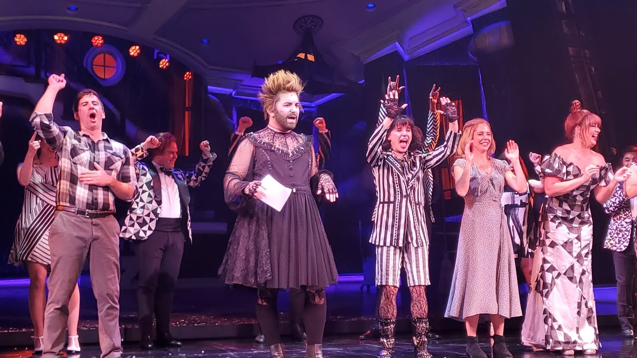 Beetlejuice | Halloween Curtain Call/Costume Contest Winner/Is It Cake? | Monday, October 31, 2022