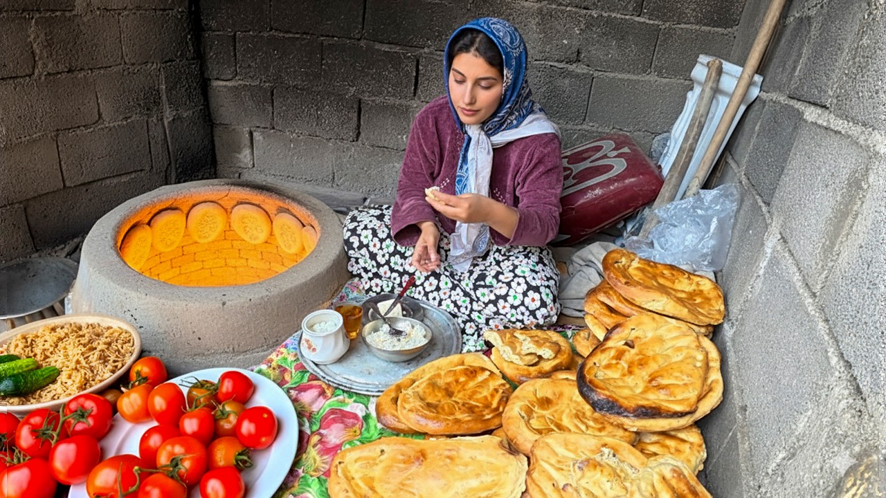 18-летняя азербайджанская девушка за один день приготовила в тандыре 25 лавашей и еды