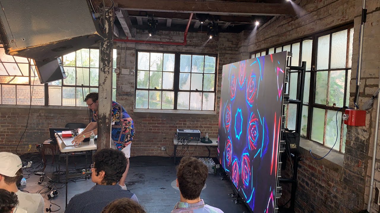 100% Electronicon 3 : desert sand feels warm at night