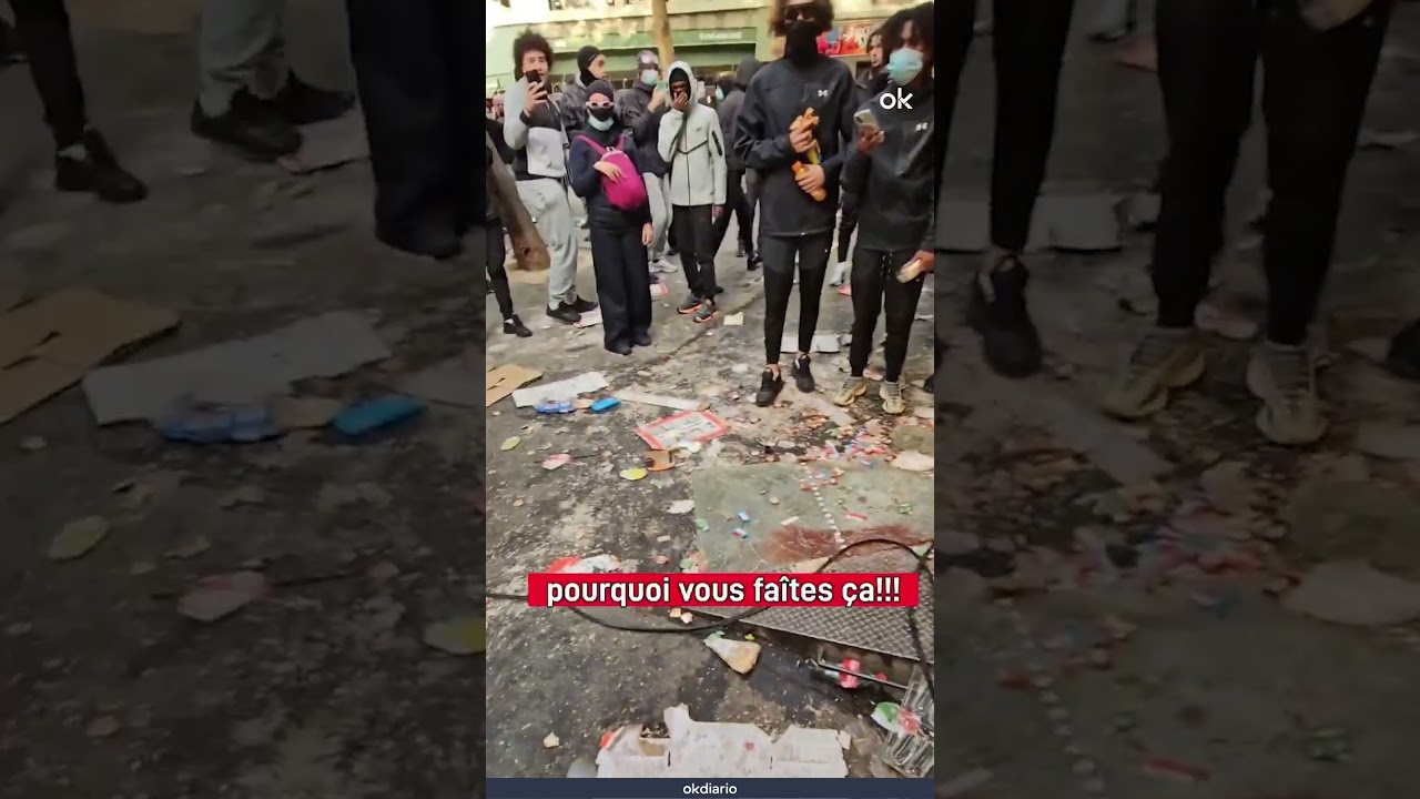La desesperación de una francesa mientras arrasan su comercio 'ingenieros' africanos