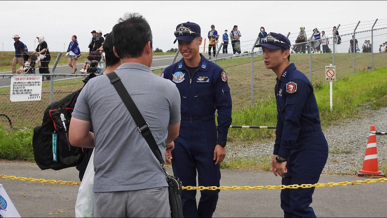 松島基地航空祭2025 ブルーパイロット見送りとは！ - YouTube