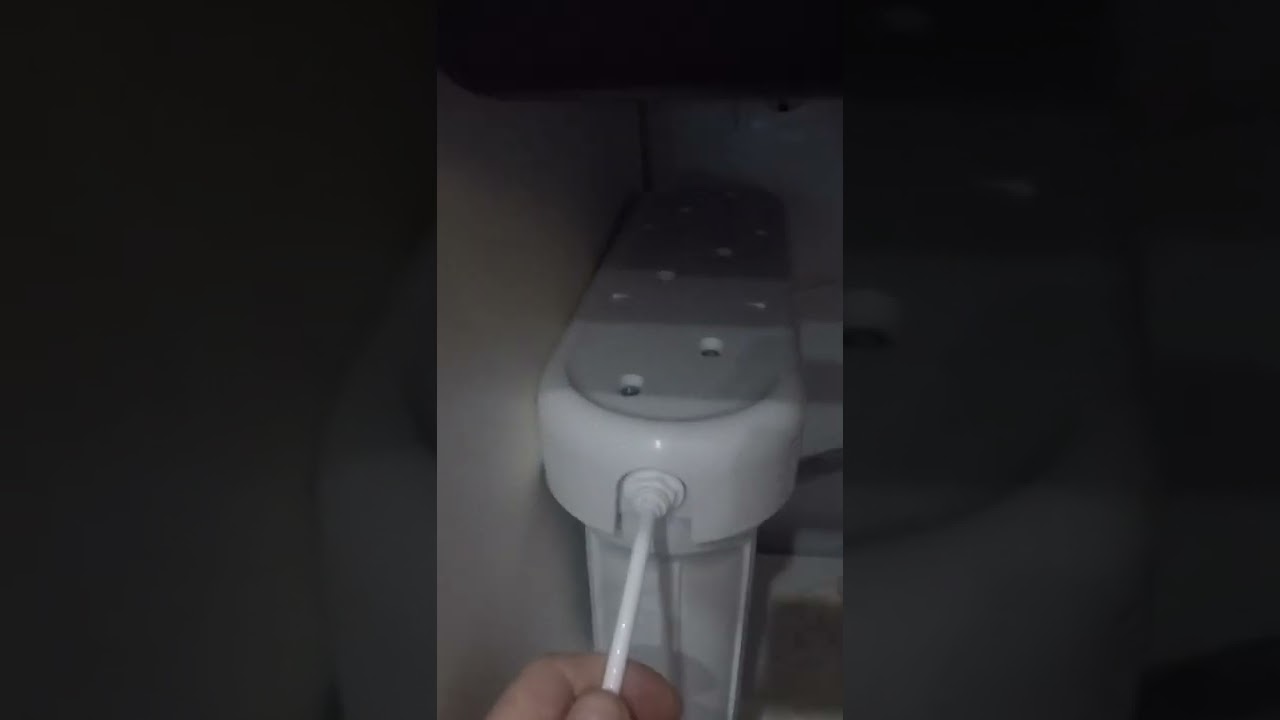 Как вытащить трубку. Фитинг для трубки гейзер. Резинка для фитинга трубок фильтра гейзер. Как извлечь пластиковую трубку из фитинга. Фильтр на трубку из под фильтров.