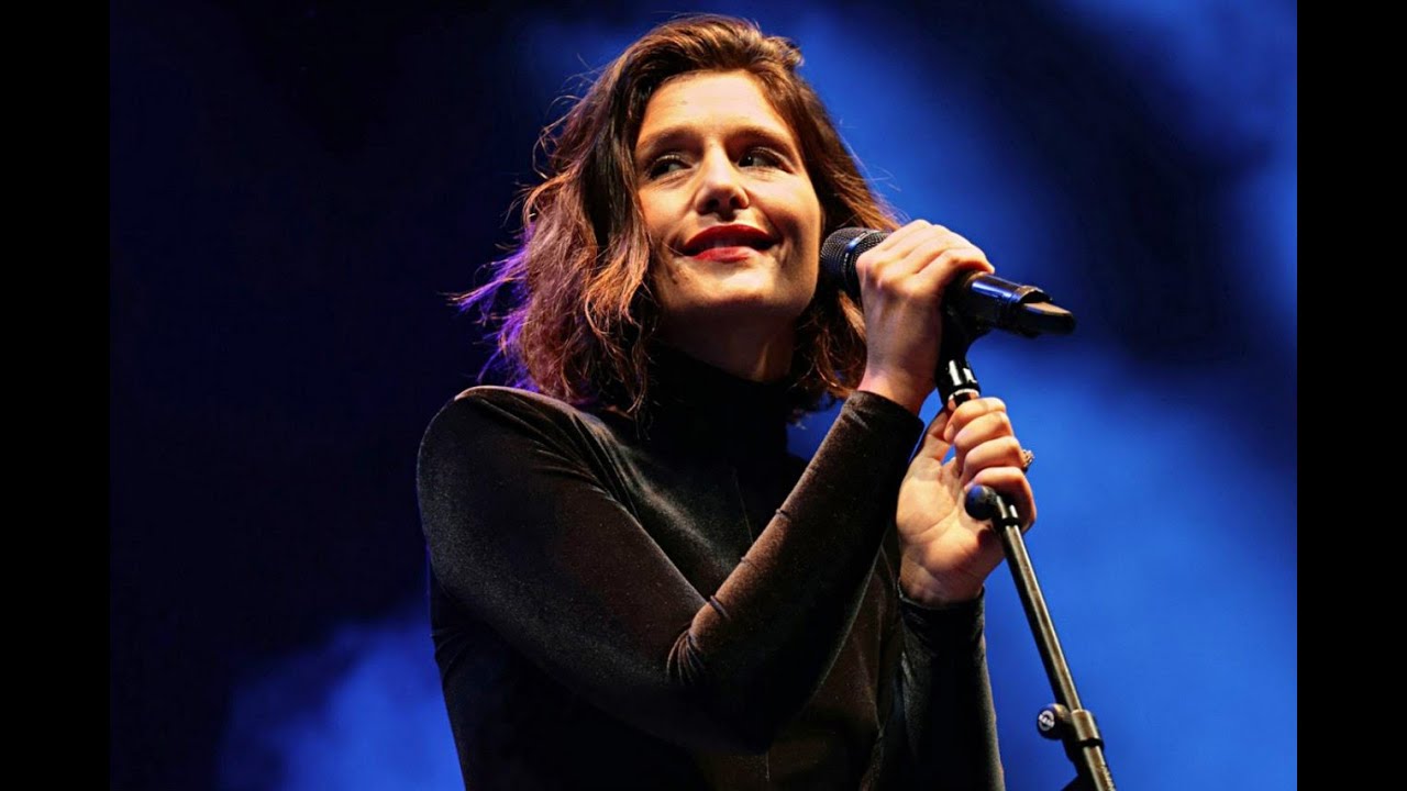 Jessie Ware - Live at V Festival (2015) - YouTube