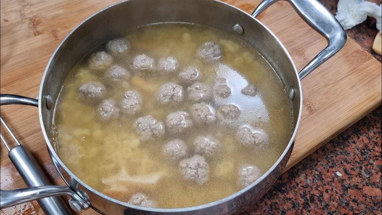 Pasta al brodo con polpettine