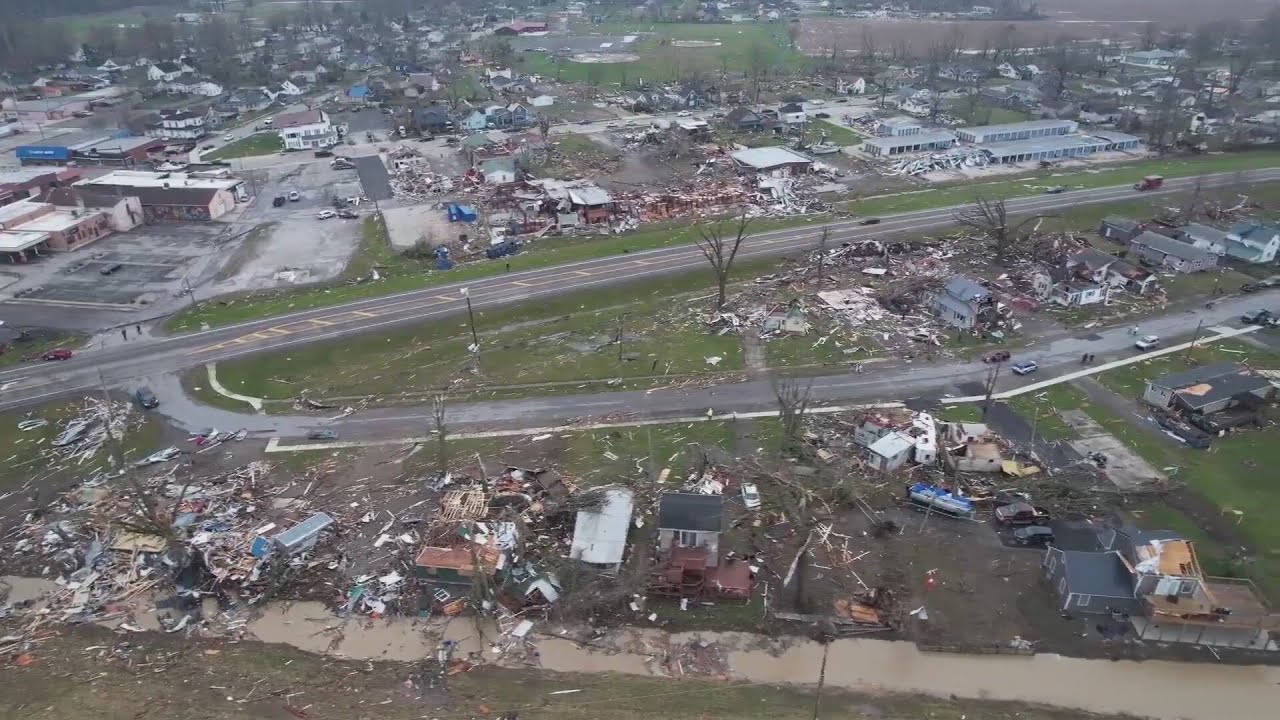 Tornadoes kill 3 and leave trails of destruction in the central US ...