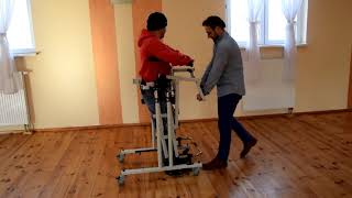 Standing frame for quadriplegic. Quadriplegic walking.  Bipedestador para tetrapléjico