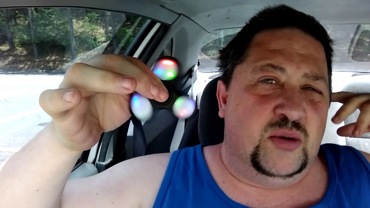 TekPhreak finally breaks down and checks out a Figit Spinner