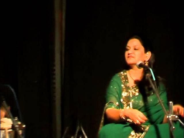 Rahbarning paypoqlarini silkitib tashlash Yashirin kamerada rus uy qurilishi anal jinsiy aloqa