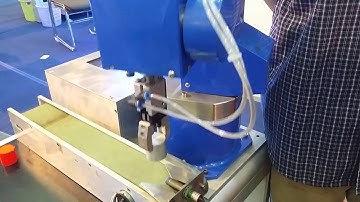 Robot cấp phôi tự động.