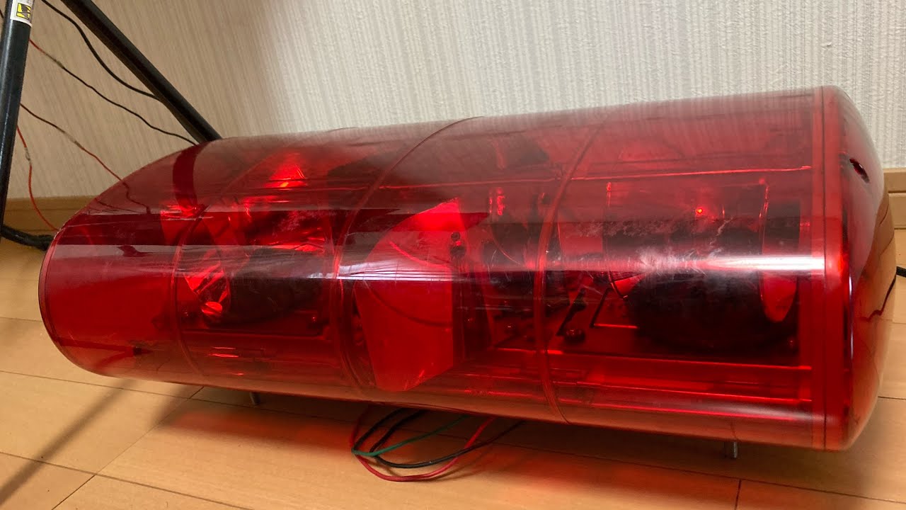 【小糸製作所製】赤色灯+サイレン吹鳴 - YouTube