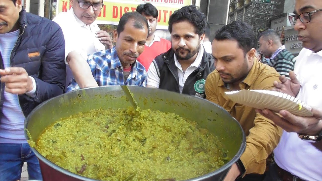 Indian People Enjoying Free Khichdi Distribution to All - Makar Sankranti 2020 | Indian Food Loves You