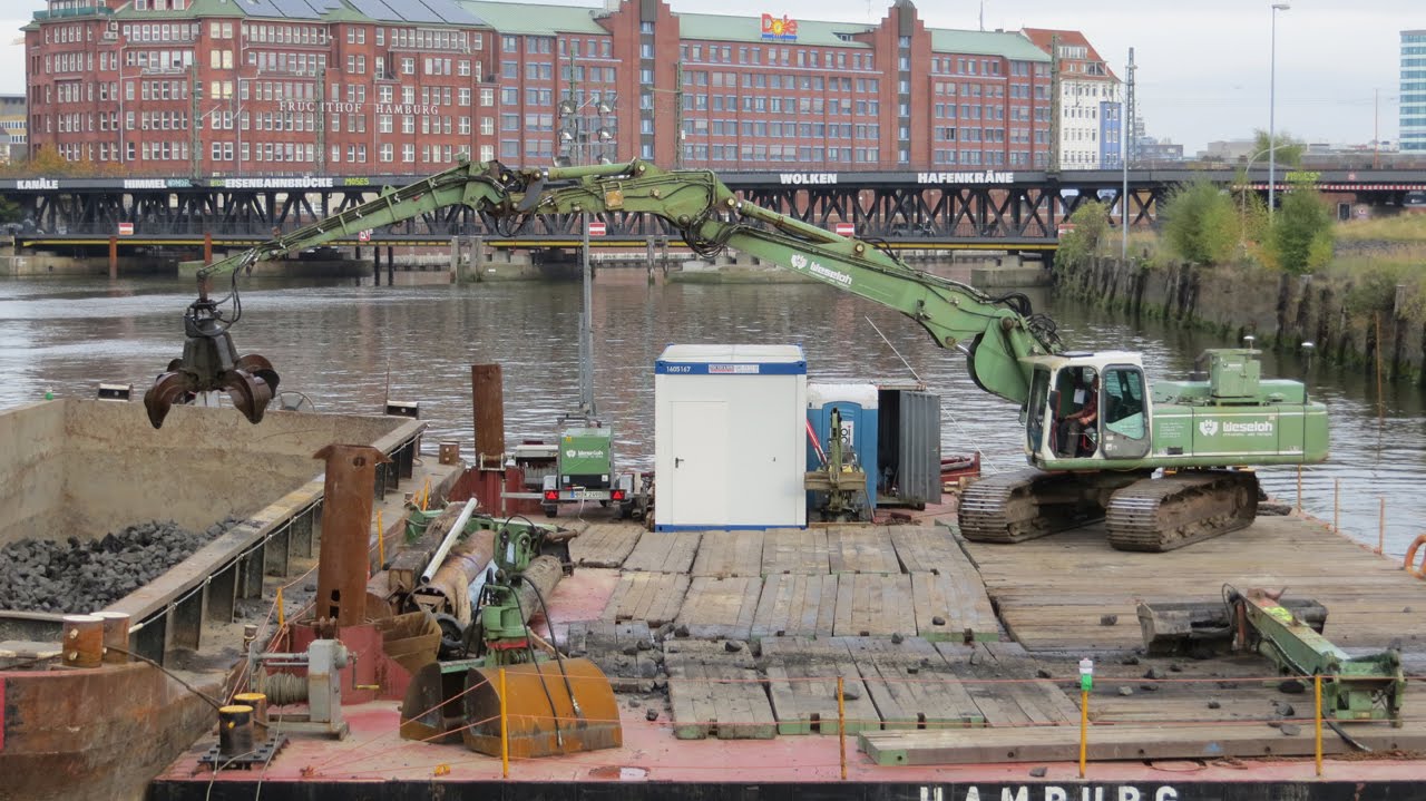 Bagger ATLAS 1804LC beim Umschlag von Schlacke mit Mehrschalengreifer - Soeren66