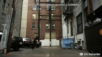 The Flash 1x01 Barry uses his speed for the first time