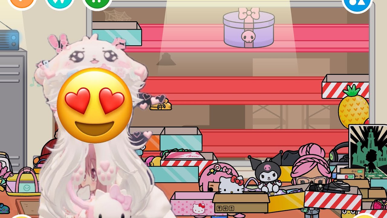 Opening the hello kitty presents in Toca Boca
