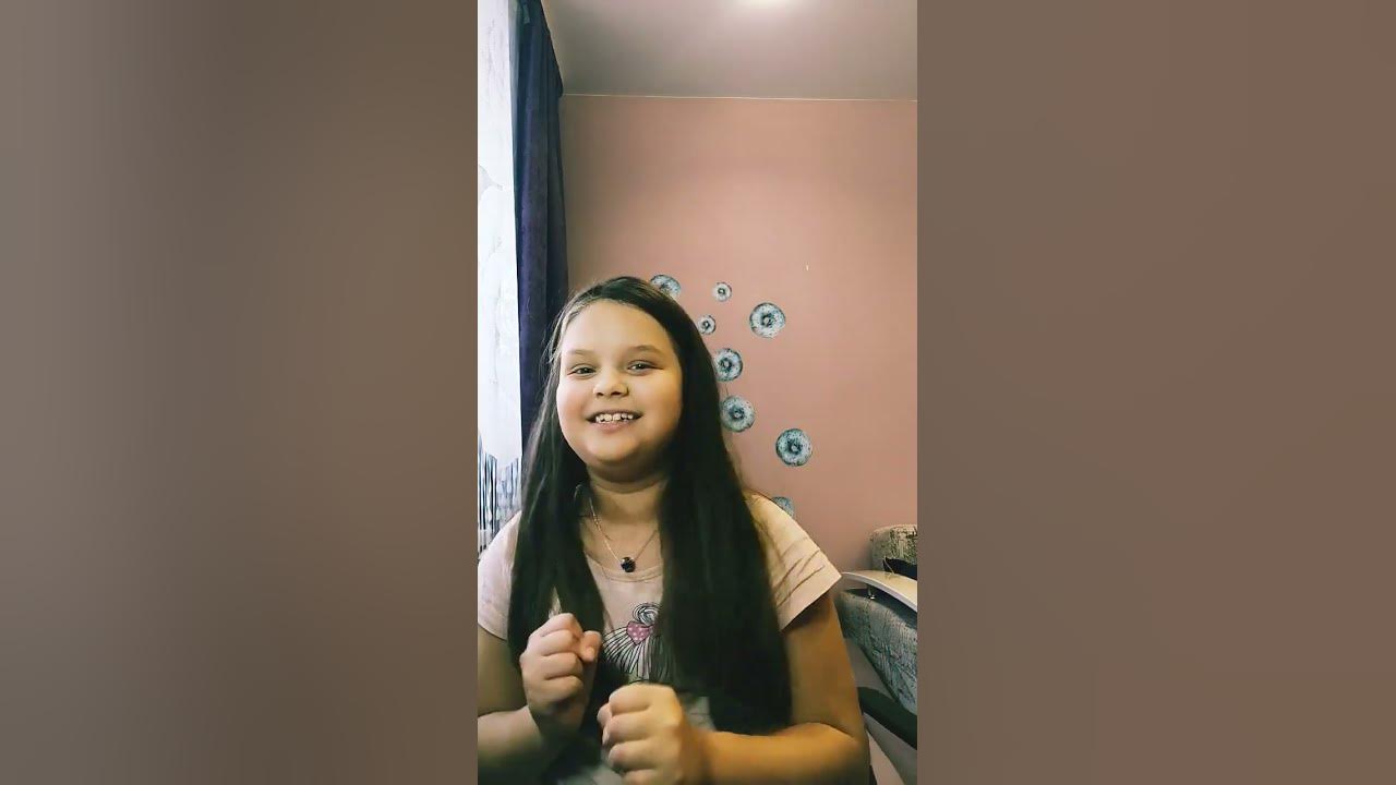 новая песня (девочка не плачь) Вики шоу ️ - YouTube