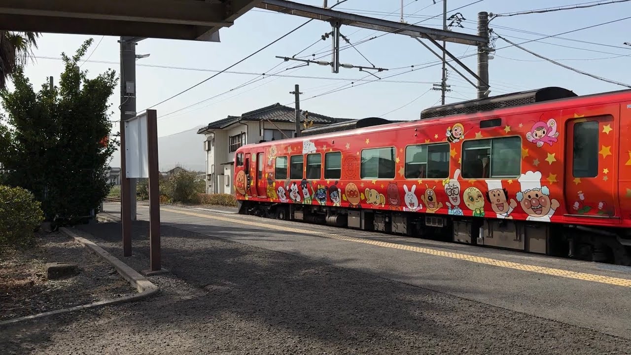 2700系南風　金蔵寺駅通過