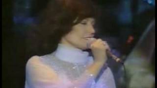 Loretta Lynn - Pregnant Again chords