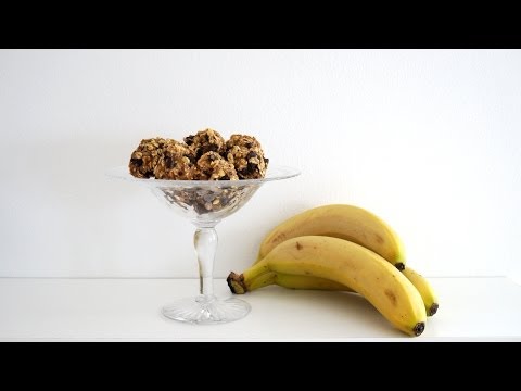 Healthy banana oatmeal cookies (with chocolate)