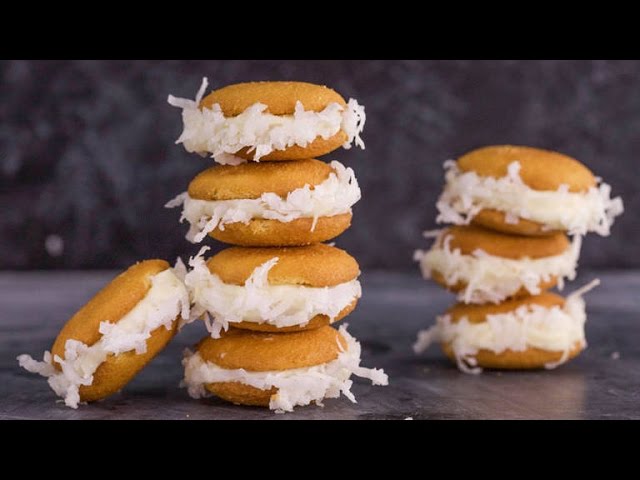 Clinton Kelly’s One-Bite Whoopie Pies | Rachael Ray Show