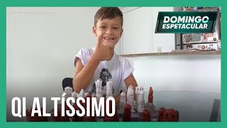 Menino brasileiro de 7 anos entra para o seleto 'clube dos gênios'