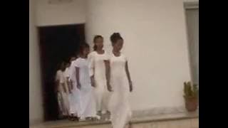 Ampifitia omeo azy ny tananao