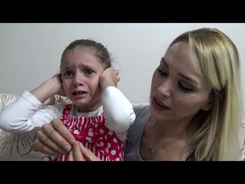 Lina İlk Küpelerini Yeni Küpeleriyle Değiştiriyor Çok Ağladı | Eğlenceli Çocuk Videosu