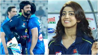 Beautiful Pranitha Subhash Enjoying Karnataka Bulldozers Dominating Victory Over Mumbai Heroes