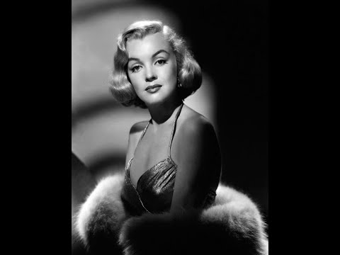 Hidden Moments: Rare Photos of Marilyn Monroe