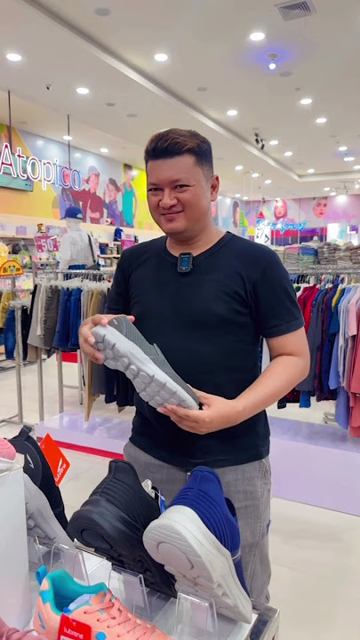 Riski buys new sandals