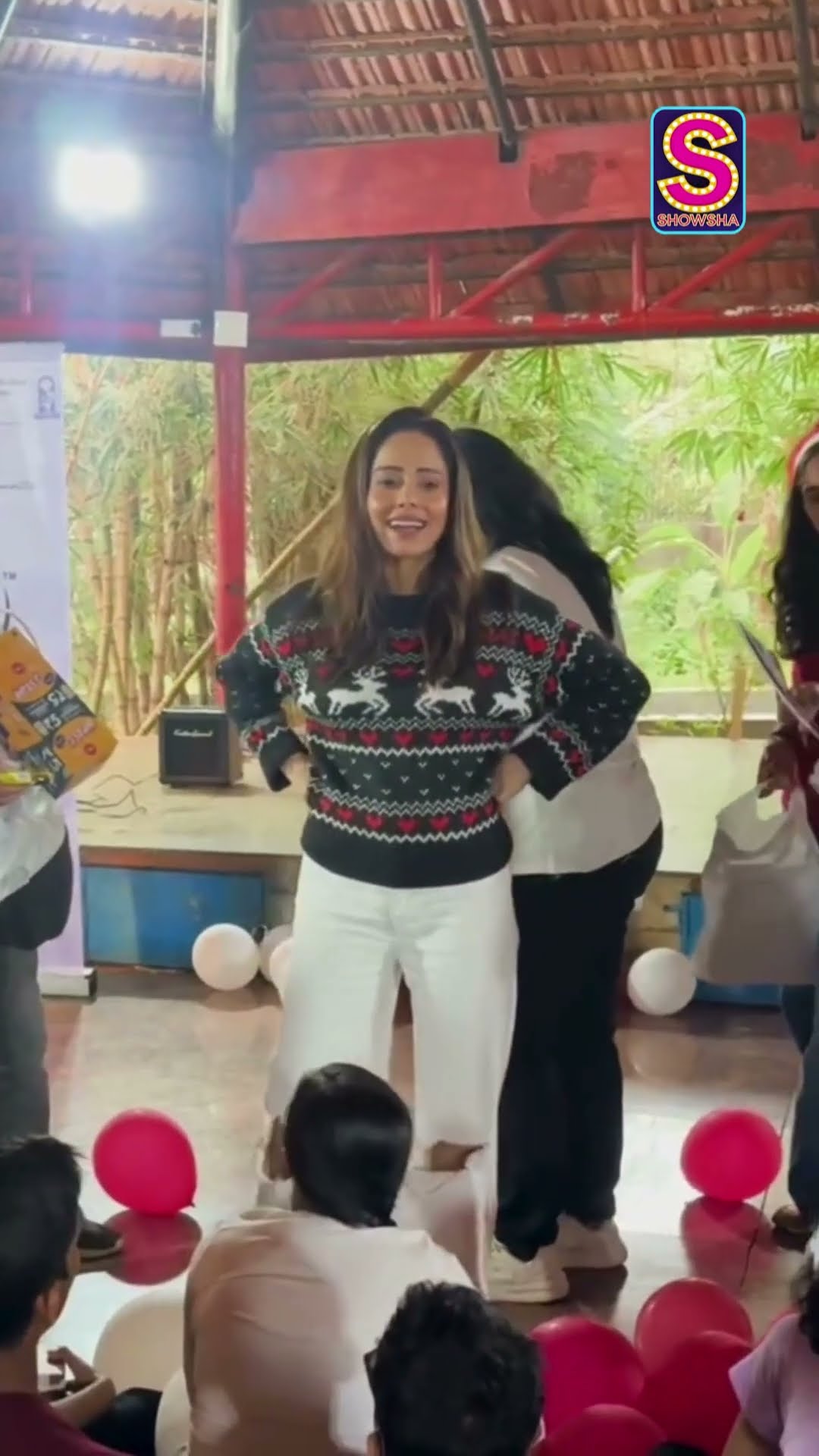 Nushrratt Bharuccha Becomes Santa Claus For Kids, Spreads Christmas Cheer | N18S | Trending