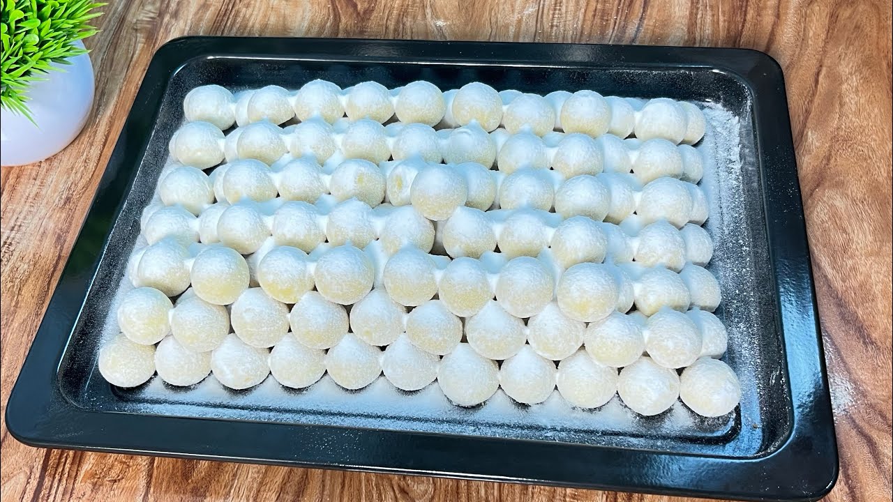 KUE PUTRI SALJU, DINGIN DAN LUMER DIMULUT