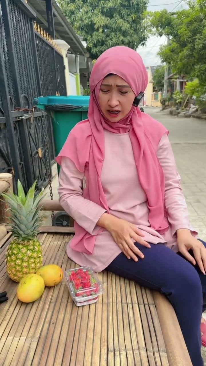 STRAWBERRY MANGGA APEL SORRY GA LEVEL ?