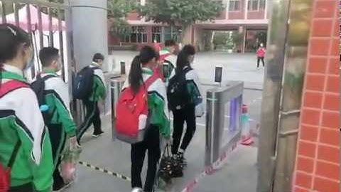 Use Thermometer in school to prevent from COVID19 epidemic-AI Face Recognition/Temperature detection