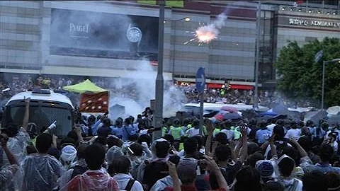 Police Throw Tear Gas at Hong Kong Protesters - DayDayNews