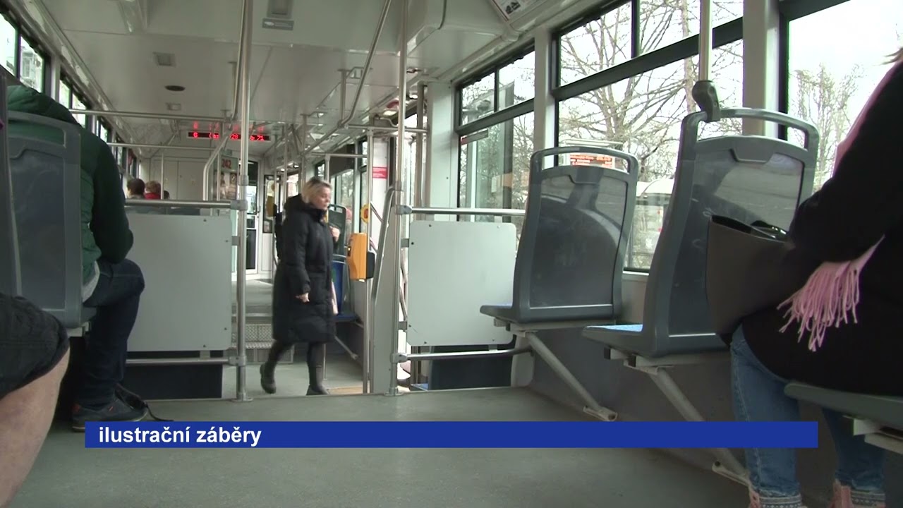 Podvodníci prodávají zlevněnou půlroční jízdenku na MHD. Vydávají se za DPMO