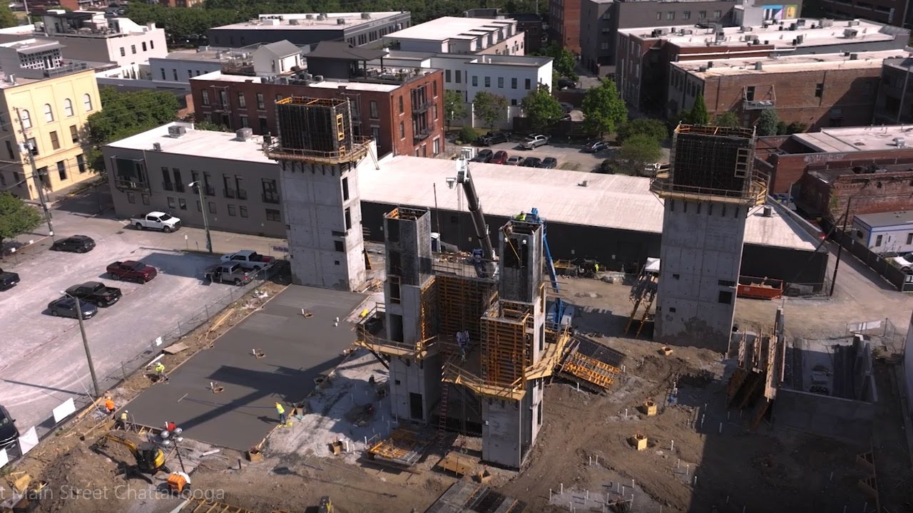 Caption by Hyatt, Chattanooga, Tennessee, USA  - ULMA Construction [en]