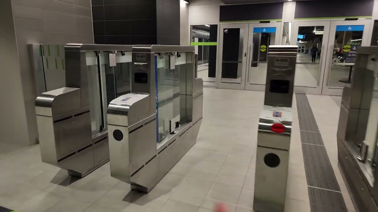 ♿ Universal access walk from Bonaventure metro station to the REM platform at Central Station 🛗