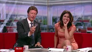MILF Presenter Susanna Reid distracting Cleavage 090111