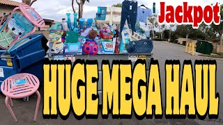 DUMPSTER DIVING - HUGE MEGA HAUL. THIS IS INSANE. JACKPOT #dumpsterdiving