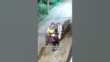 Phẫn nộ người đàn ông tàn tật bị giật 100 tờ vé số