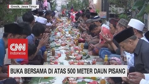 Buka Bersama di Atas 500 Meter Daun Pisang