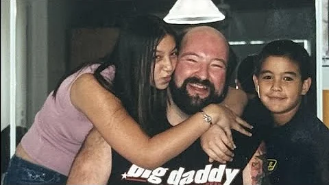 Chaplain Joanna Sowards finds healing in wrestling, honoring late father, 'Earthquake' John Tenta