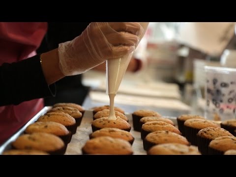 An Easy Way to Core and Fill Cupcakes