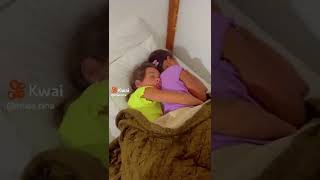 Lorena E Manu Dormindo