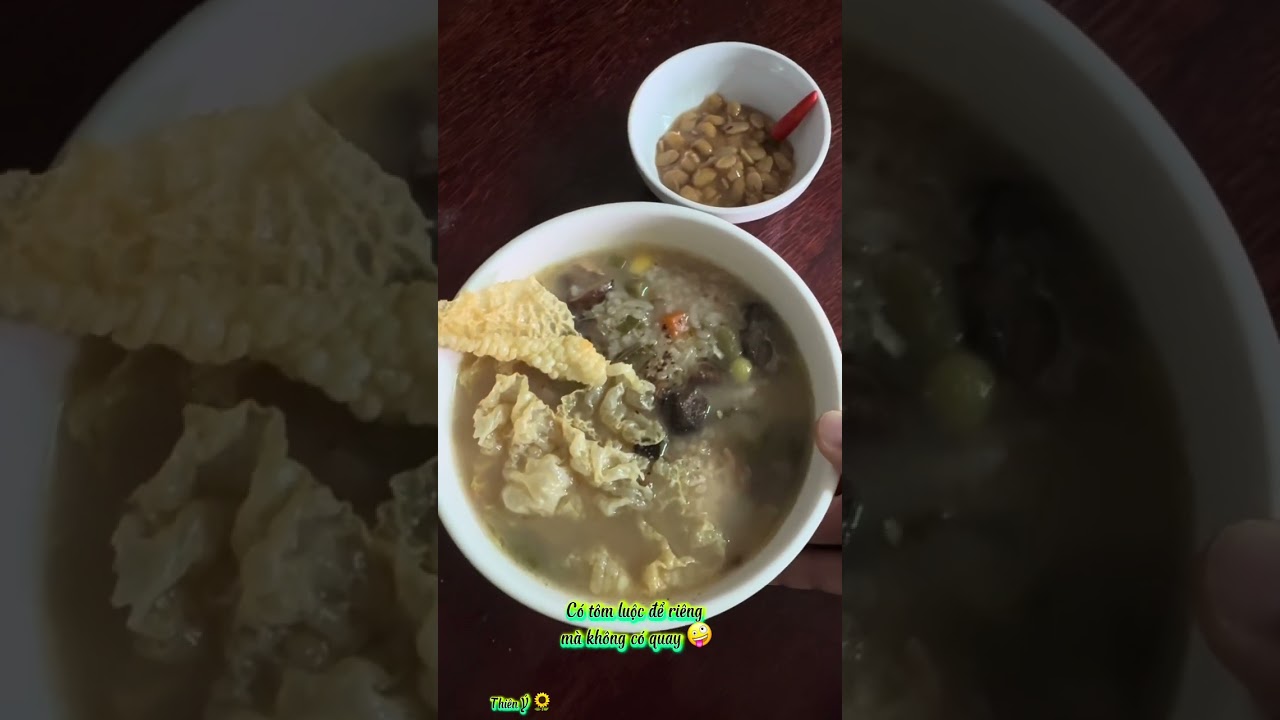 Ngoài trời thì mưa to, trong nhà có nồi cháo to 🍲