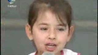 Kucuk Kizdan Istiklal Marsi