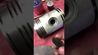 Install 53 Detroit retainers on the piston